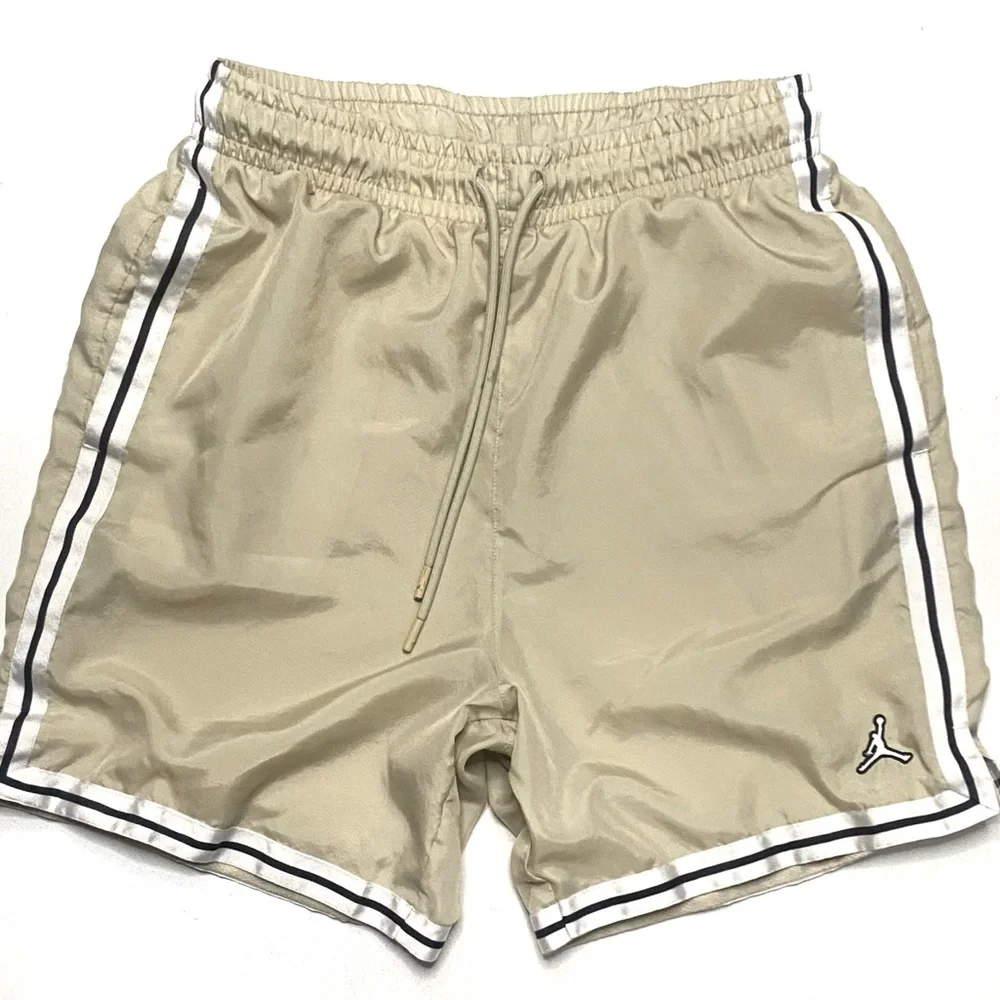 Nike Air Jordan Essentials Woven Shorts Flow Rattan Beige Size Medium - Picture 1 of 11
